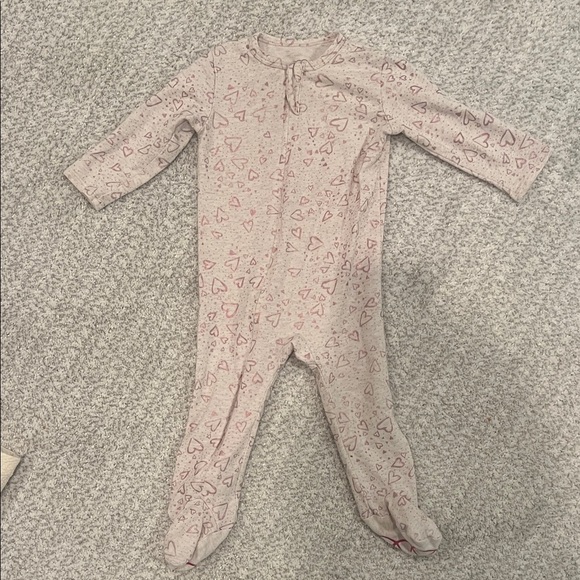 Egg New York Other - EGG New York Baby girl Heart Footie Pajamas 6M | Zipper Pajamas